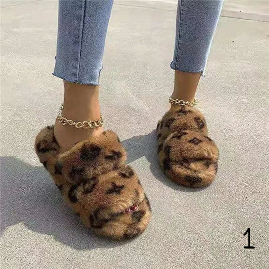 MOXIE Faux Furry Slippers